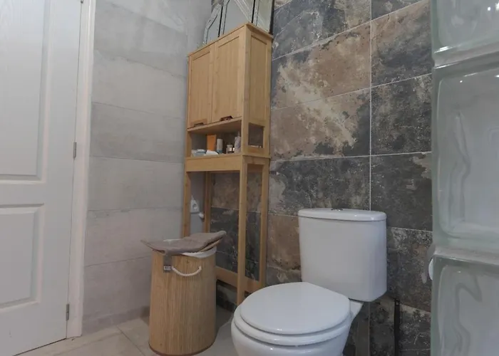 Large, Converted With Pool فيلة