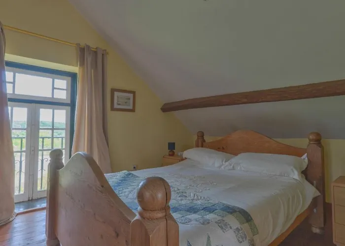 Large, Converted With Pool * Casal de Ermio