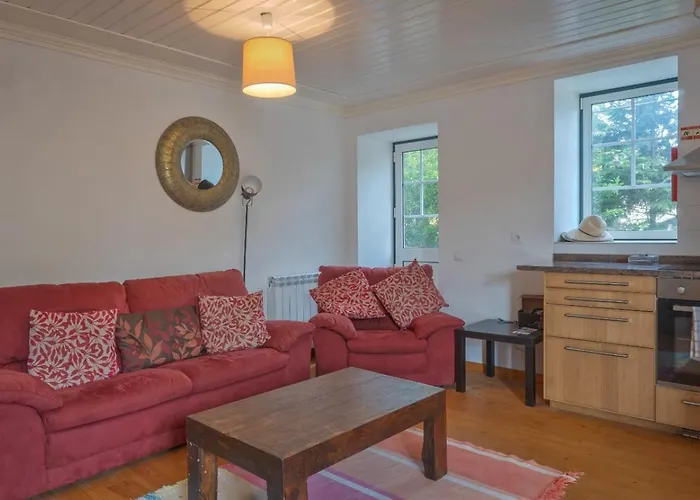 Large, Converted With Pool فيلة Casal de Ermio