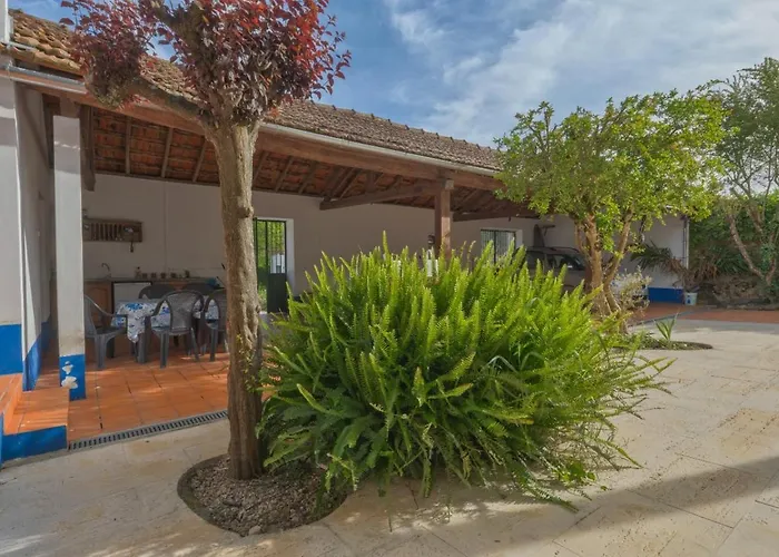 Large, Converted With Pool فيلة Casal de Ermio