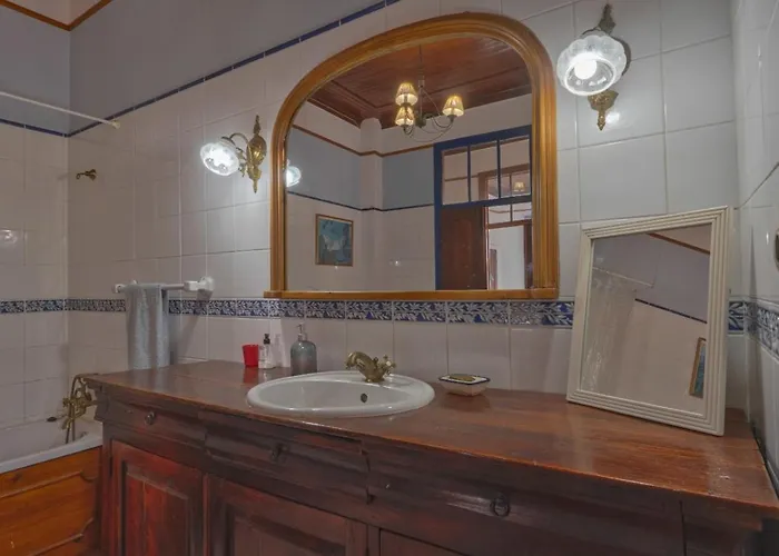 Large, Converted With Pool فيلة Casal de Ermio